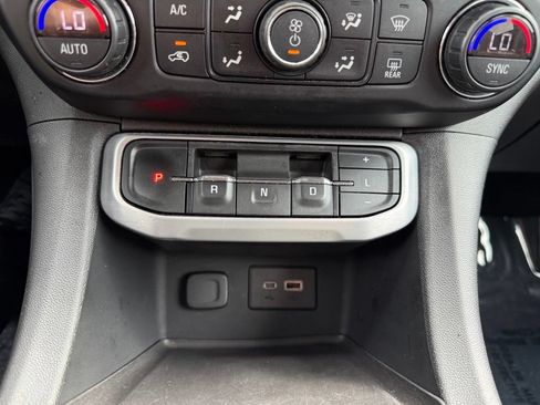 Used 2021 GMC Acadia SLE w/ Driver Convenience Package FWD image 29