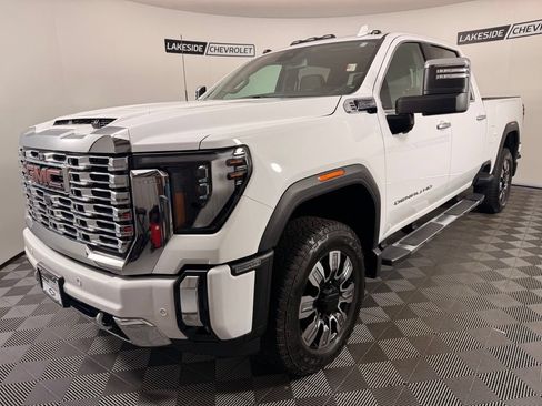 Used 2024 GMC Sierra 2500 Denali AWD/4WD image 2