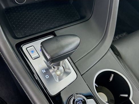 Used 2025 Genesis G70 2.5T image 25