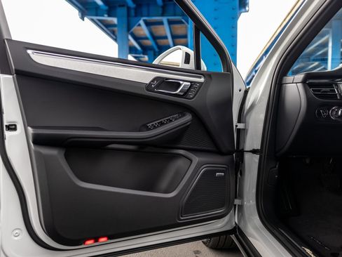 Certified 2026 Porsche Macan AWD/4WD image 26