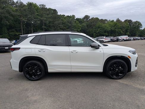 New 2026 Volkswagen Tiguan SE R-Line FWD image 3