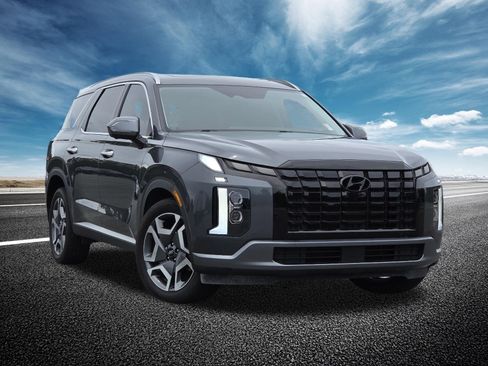 Used 2025 Hyundai Palisade SEL FWD image 2