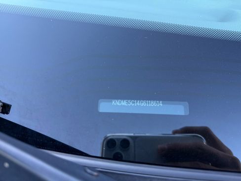 Used 2016 Kia Sedona SX Limited image 25