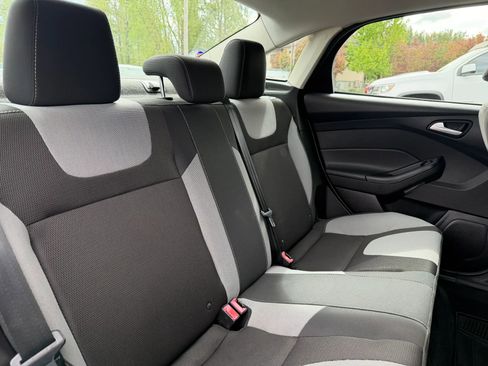 Used 2014 Ford Focus SE w/ SE Sport Package FWD image 21