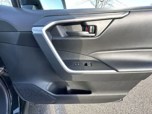 Used 2022 Toyota RAV4 LE image 19