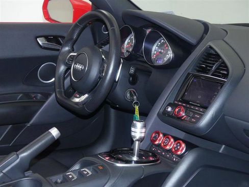 Used 2014 Audi R8 V8 w/ Convenience Package image 22