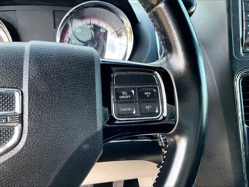 Used 2020 Dodge Grand Caravan SXT image 22