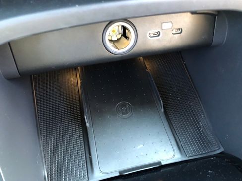 Used 2023 Volvo XC40 B5 Plus w/ Protection Package Premier image 29