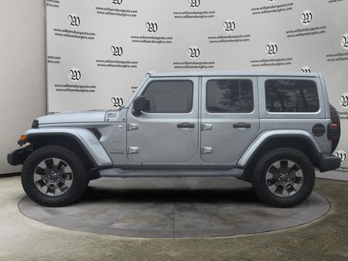Used 2019 Jeep Wrangler Unlimited Sahara image 2