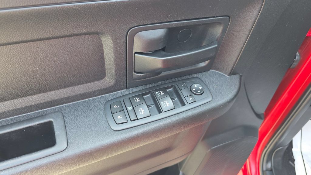 Used 2017 RAM 1500 Express AWD/4WD image 23