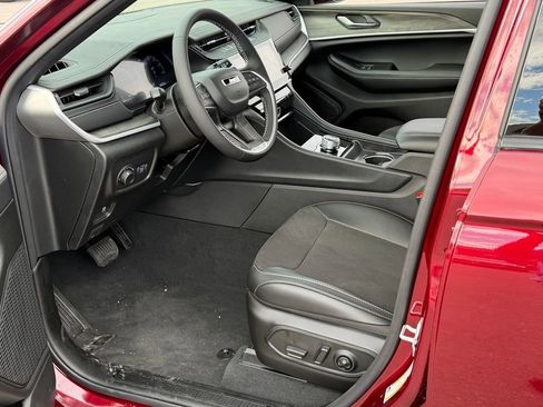 New 2026 Jeep Grand Cherokee Altitude image 10