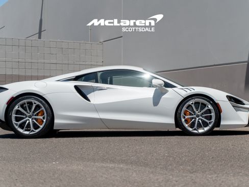 Used 2026 McLaren Artura RWD image 9