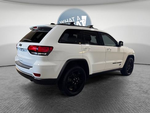 Used 2021 Jeep Grand Cherokee Freedom Edition AWD/4WD image 3