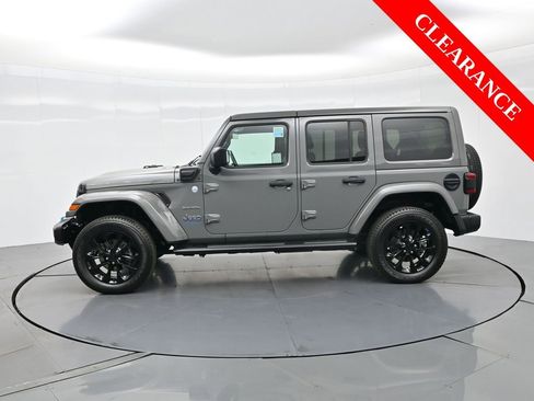 Used 2023 Jeep Wrangler Unlimited Sahara w/ Cold Weather Group image 10