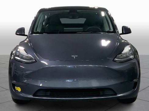 Used 2022 Tesla Model Y Long Range image 3