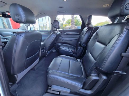 Used 2018 Buick Enclave FWD image 17