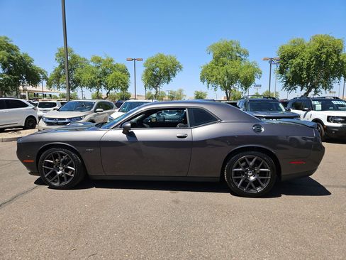 Used 2016 Dodge Challenger R/T RWD image 8