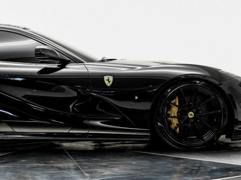 Used 2019 Ferrari 812 Superfast RWD image 7