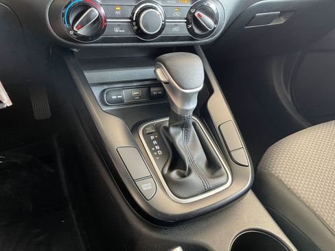 Used 2025 Kia Soul LX w/ LX Technology Package FWD image 39
