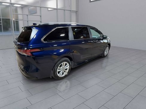 Used 2023 Toyota Sienna Limited w/ Protection Package (TMS) image 8