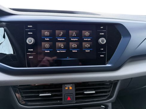 Used 2023 Volkswagen Taos SE image 18