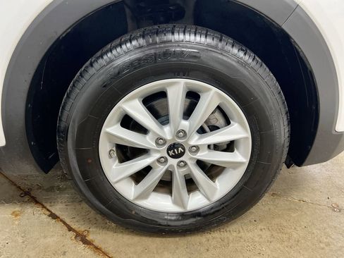 Used 2020 Kia Sorento LX FWD image 24