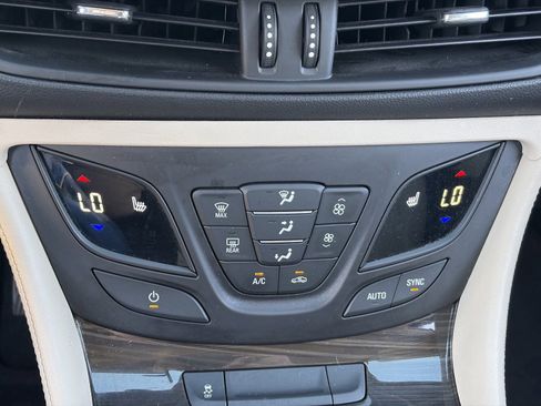 Certified 2019 Buick Envision Essence w/ LPO, Active Package FWD image 29