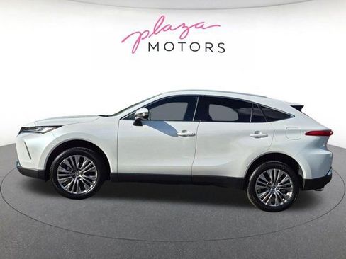 Used 2024 Toyota Venza XLE AWD/4WD image 8