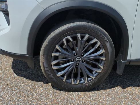 Used 2025 Nissan Rogue SL w/ Tech Package FWD image 10