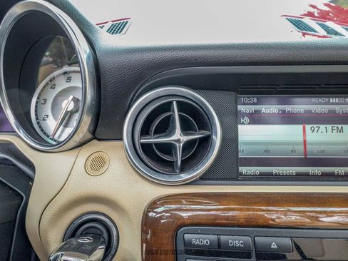 Used 2015 Mercedes-Benz SLK 250 image 32