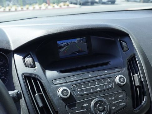 Used 2015 Ford Focus SE FWD image 14