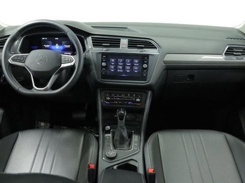 Used 2023 Volkswagen Tiguan SE AWD/4WD image 11