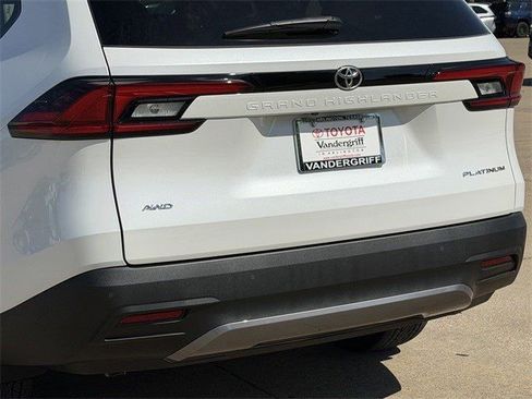 New 2026 Toyota Grand Highlander Platinum image 6