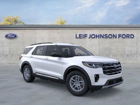 Certified 2025 Ford Explorer Active w/ Active Comfort Package RWD image 7