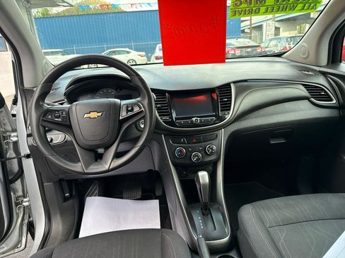 Used 2017 Chevrolet Trax LT AWD/4WD image 11