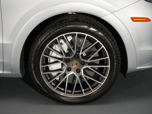 Used 2019 Porsche Cayenne Turbo AWD/4WD image 32