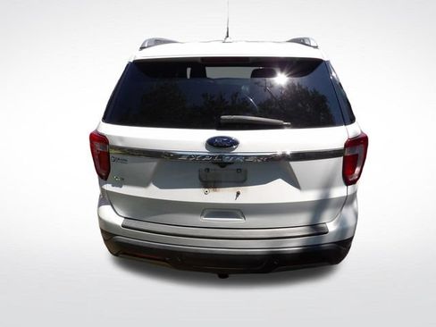 Used 2019 Ford Explorer XLT w/ Equipment Group 201A FWD image 14