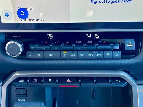 Used 2025 Toyota Tundra Limited image 39