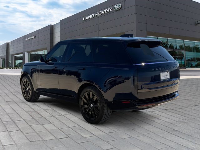 Used 2023 Land Rover Range Rover SE AWD/4WD image 3