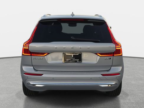 Used 2023 Volvo XC60 B5 Plus w/ Climate Package image 6