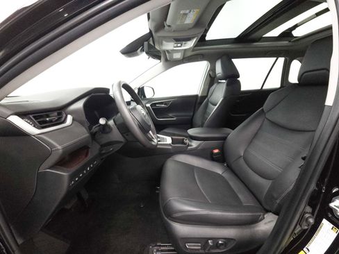 Used 2023 Toyota RAV4 Limited image 4