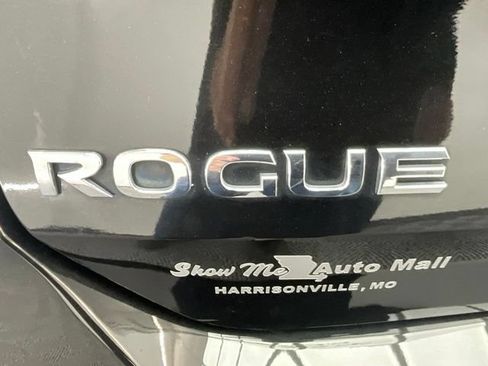 Used 2017 Nissan Rogue SV AWD/4WD image 32
