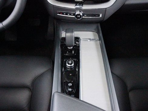 Certified 2025 Volvo XC60 B5 Plus image 8