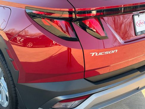 Certified 2025 Hyundai Tucson SE image 13