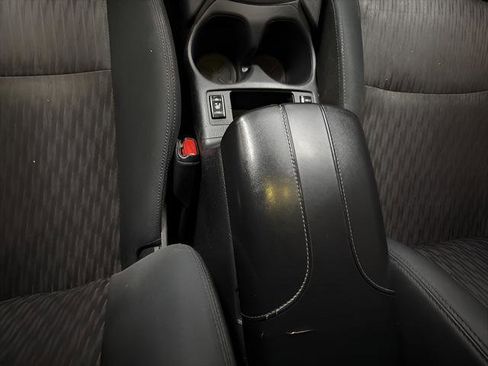 Used 2018 Nissan Rogue SV w/ Premium Package image 16