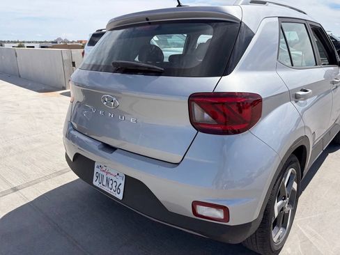 Used 2025 Hyundai Venue SEL FWD image 4