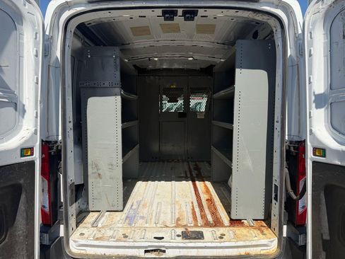 Used 2018 Ford Transit 250 130 Medium Roof RWD image 5