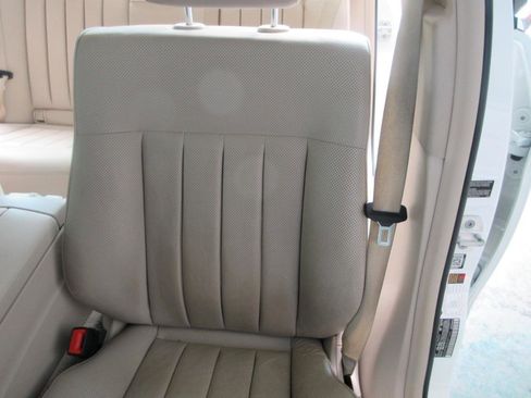 Used 2014 Mercedes-Benz E 550 4MATIC Sedan image 14