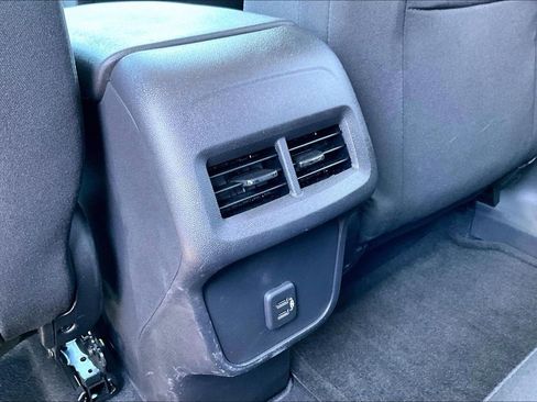 Used 2020 Chevrolet Equinox LT FWD image 32