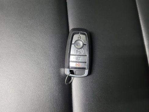 Used 2024 Ford Explorer XLT w/ Equipment Group 202A AWD/4WD image 32